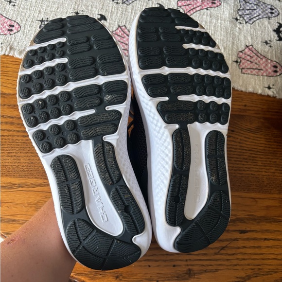 Like New Under Armour Black Sneakers - Picture 4 of 5